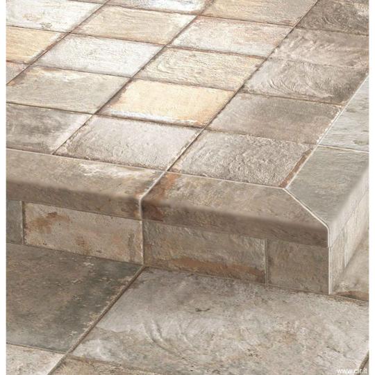 schody biele obklady vintage rustikalny hrana kupelna mediteran obyvacka dlazdica tonovany schodnica obruba chalupa renovacia u.jpg